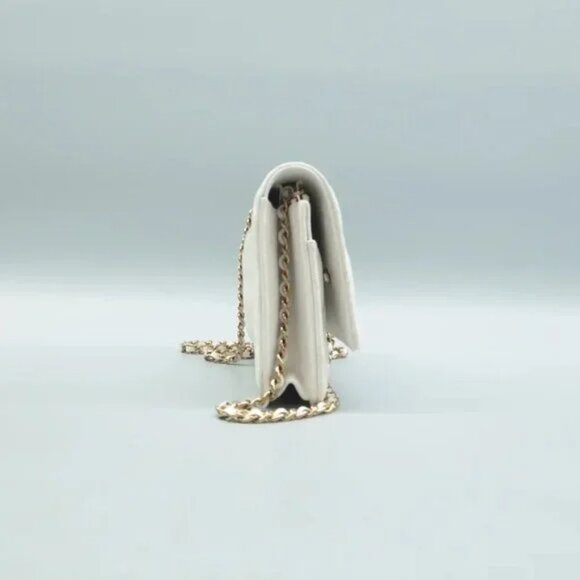 100% Authentic CHANEL Wallet on Chain White Leather Shoulder Bag 3536-083024 - Picture 4 of 12
